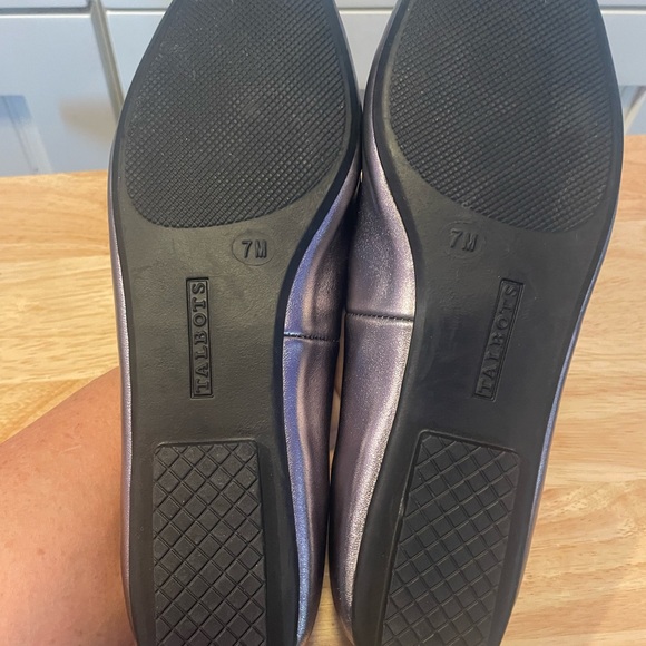 Talbots Womens Francesca Tasseled Silver Metallic Leather Driving Flats size 7 - Picture 7 of 10